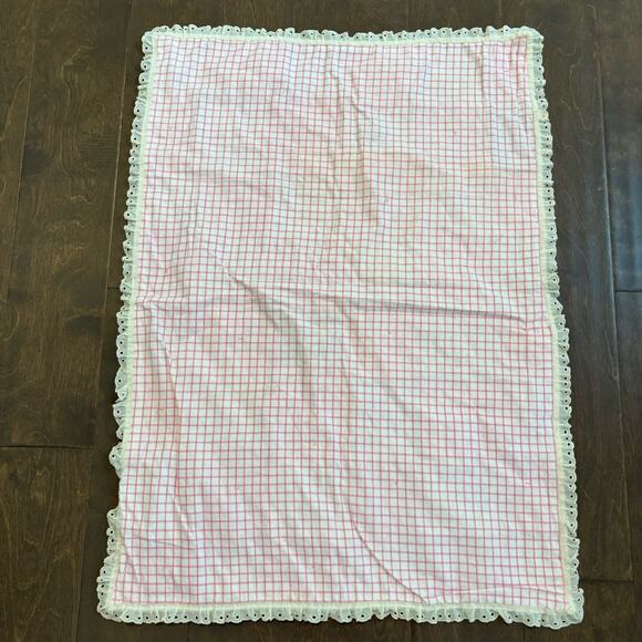 Vtg Homemade Patchwork Cotton Baby Quilt 28x21”‎ Scalloped Edge Eyelet Lace Trim - Picture 7 of 13